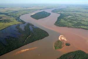 Foz do Ibicuí no rio Uruguai. Foto Margi Moss