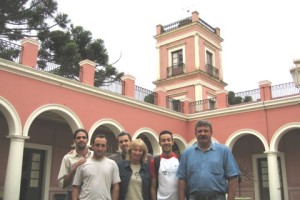 Com Ariel, Pato e Diego no Palácio San J osé, antiga residência do General Urquiza